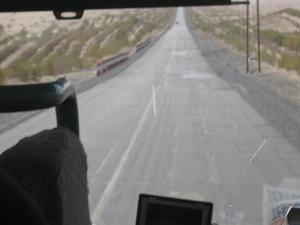 タリム砂漠公路を走る