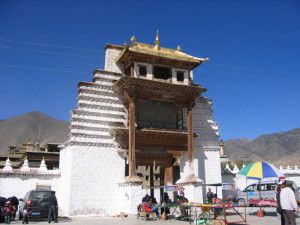 チベット　サムイエ寺　山門